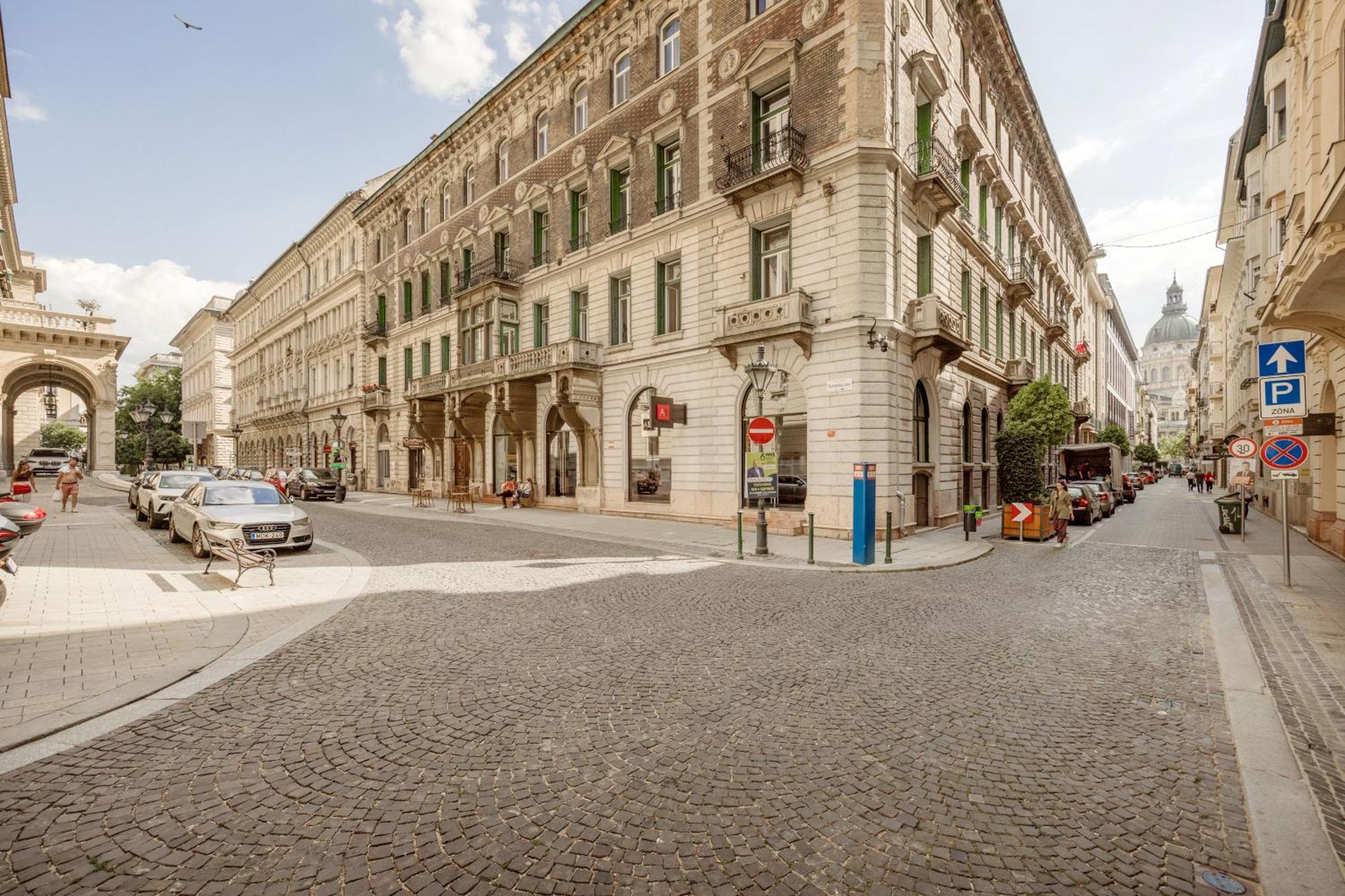 Апартаменти Experience City Nightlife From A Sleek Lavish Pad Будапешт Екстер'єр фото